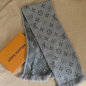 LOUIS VUITTON Logomania Scarf